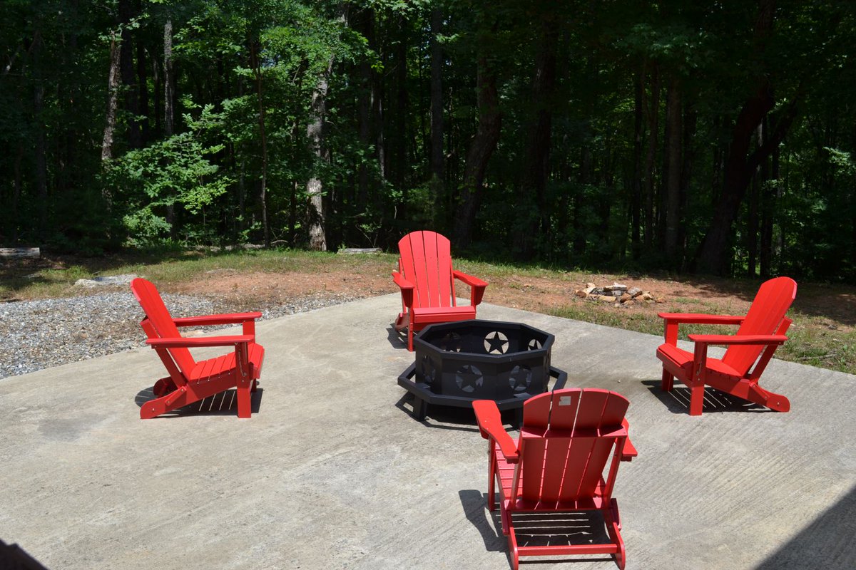 cuddleupcabins's tweet photo. Do you love the mountains, hot tubs, waters, firepits, etc? Check us out.
https://t.co/LNk399GbtN
706-964-6032
1-877-628-3353 https://t.co/JIset7CAzu