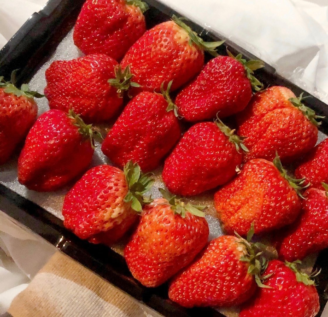Agathabmce's tweet photo. Fresh and delicious strawberries, do you want to eat them? 💕💕💕 https://t.co/VD3Jms9x4F