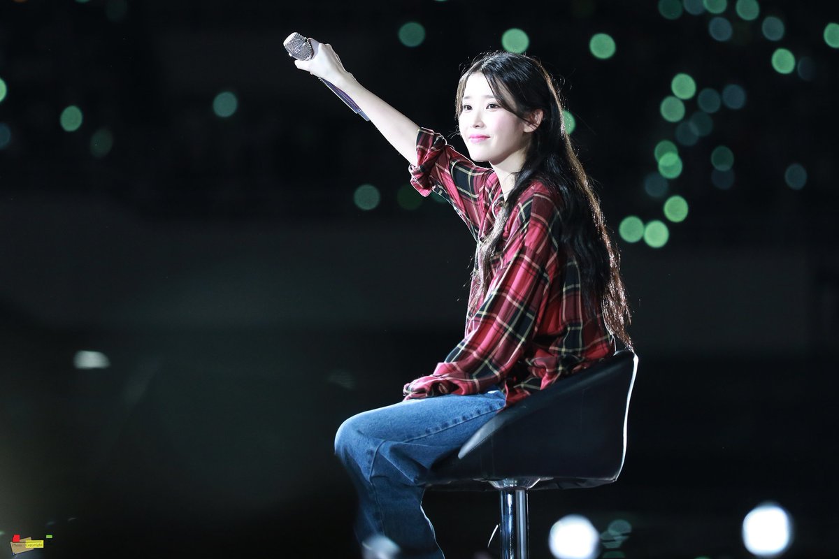 angelring33's tweet photo. 220918 아이유콘서트 《The Golden Hour: 오렌지 태양 아래 직찍 Part2
#IU#아이유#The_Golden_Hour
#오렌지_태양_아래#14th_Anniversary
#14주년 https://t.co/t3ysfTfoZ8