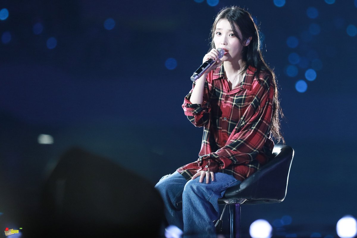 angelring33's tweet photo. 220918 아이유콘서트 《The Golden Hour: 오렌지 태양 아래 직찍 Part2
#IU#아이유#The_Golden_Hour
#오렌지_태양_아래#14th_Anniversary
#14주년 https://t.co/t3ysfTfoZ8