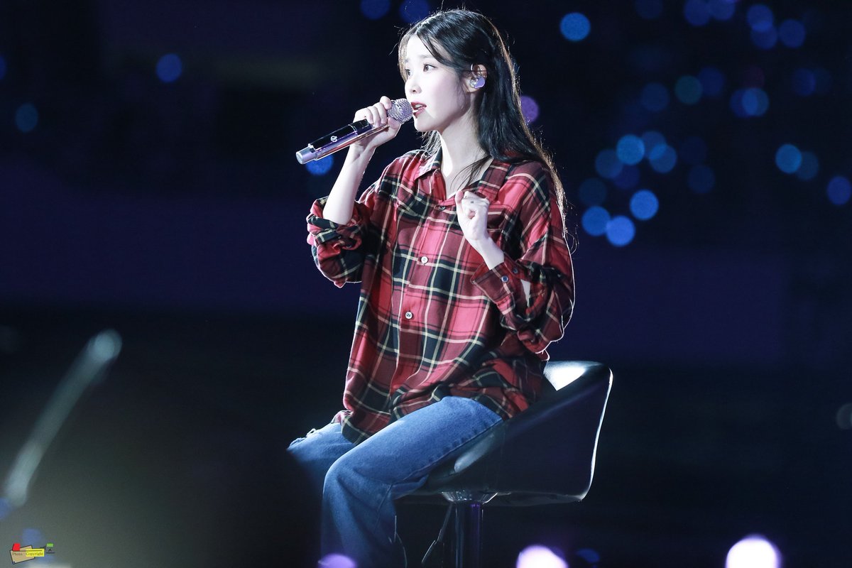 angelring33's tweet photo. 220918 아이유콘서트 《The Golden Hour: 오렌지 태양 아래 직찍 Part2
#IU#아이유#The_Golden_Hour
#오렌지_태양_아래#14th_Anniversary
#14주년 https://t.co/t3ysfTfoZ8