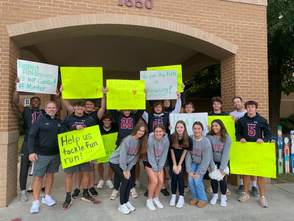 coachcfrazier's tweet photo. Appreciate all the Whitewater Football players that participated in opening car doors and promoting the @saraharpminter boosterthon.  GO CATS! #TogetherStronger @WHSAthletics_ @Cats_Recruiting https://t.co/1nqOP9sg5B