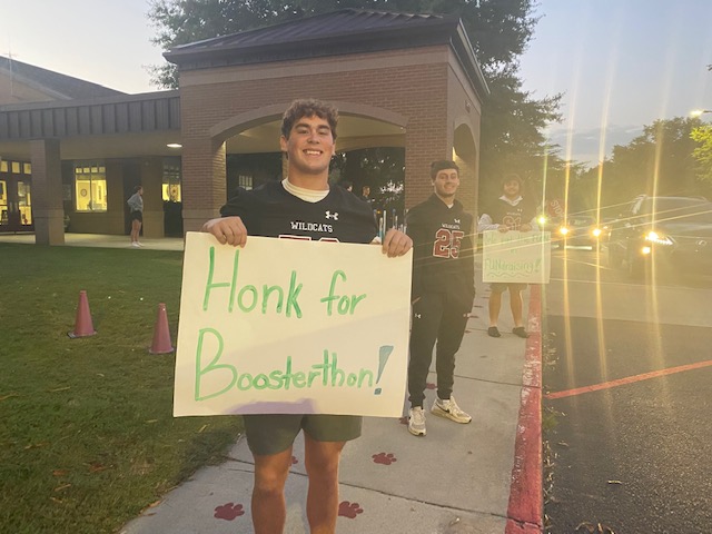 coachcfrazier's tweet photo. Appreciate all the Whitewater Football players that participated in opening car doors and promoting the @saraharpminter boosterthon.  GO CATS! #TogetherStronger @WHSAthletics_ @Cats_Recruiting https://t.co/1nqOP9sg5B