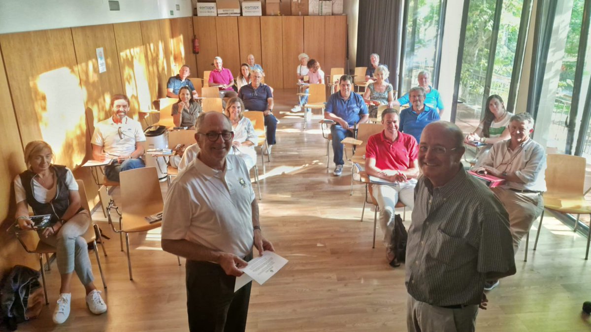 🚩El curso avanzado de Reglas 2022 ya está en marcha para los que quieran profundizar en el conocimiento de las mismas, o preparar el examen de árbitro.

👉Rafael Rodríguez, presidente del Comité Técnico de Árbitros de la FGM, dirige el curso junto a otros árbitros de prestigio.