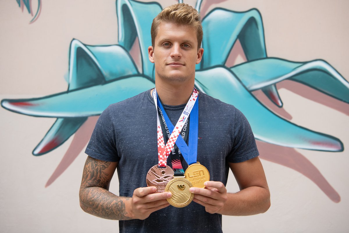 RadioSabadell's tweet photo. L'Europeu #wp2022split dels germans Cabanas: un medallista de bronze (@SergiCabanas) i una ร rbitra internacional (@mtcabanas)
๐ https://t.co/irhGrnLwaz https://t.co/bPRk8rhqyx