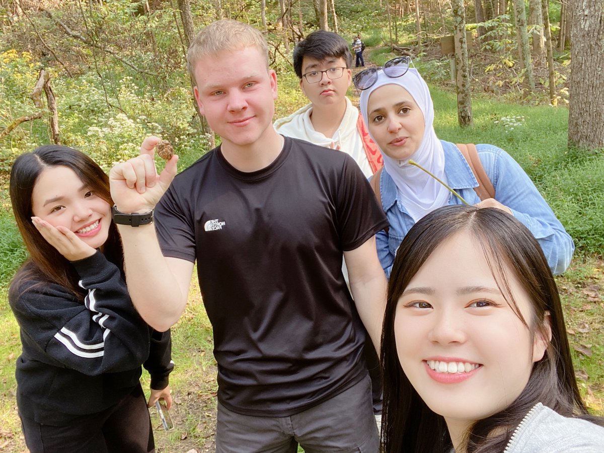 OPIEOhio's tweet photo. It's pawpaw season here in Athens, Ohio! Professor Kyle Butler took his class to The Ridges for hiking and pawpaw picking. We also learned about the 150 year history of the Athens Asylum and visited the Kennedy Museum of Art. We're so lucky to have this beautiful campus at OU! https://t.co/IqcmClvzfO