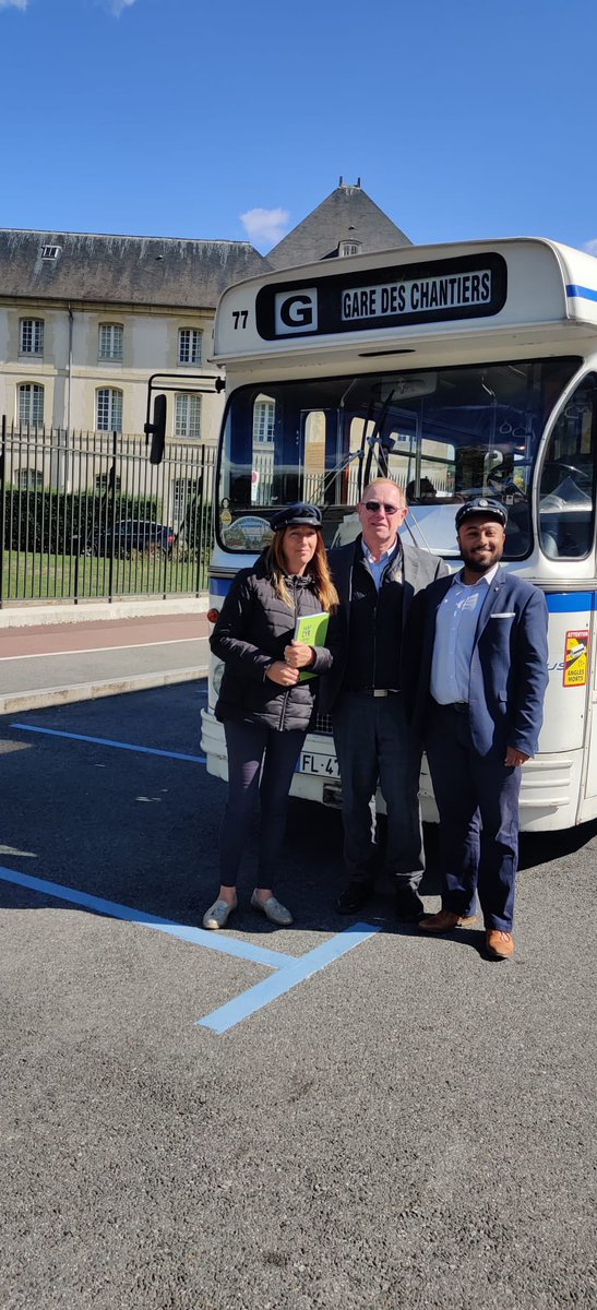 BoireVladimir's tweet photo. Grande réussite des #JEP2022 à @Saintcyrlecole avec le Village de la Mobilité. 300 pers. dans les navettes @CarHistoBus. 40 vélos marqués #Bicycode par @AggloVGP. 30 vélos révisés par @VeloSaintCyr. MERCI à tous les participants, bénévoles, partenaires, agents, élus. https://t.co/KYzR1zWmR8