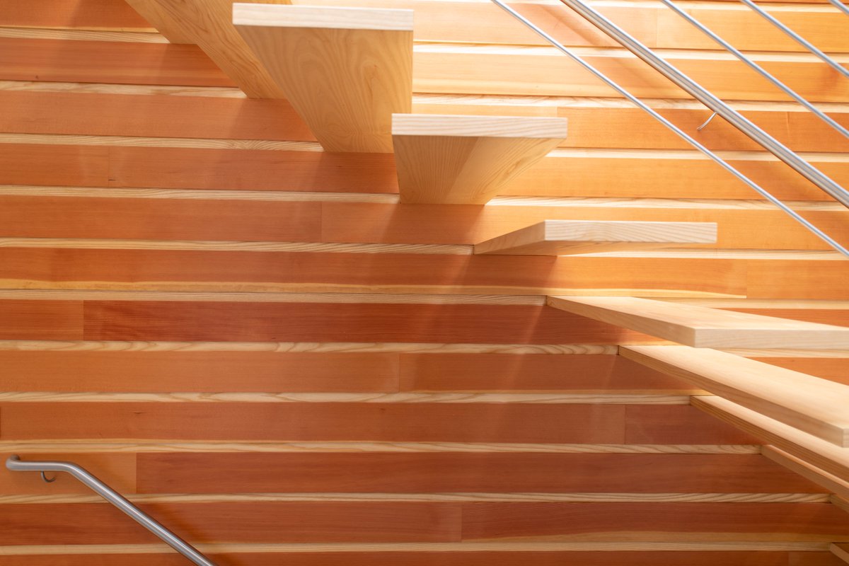 RoundtreeConst1's tweet photo. The main open stair cantilevers from the millwork core give it a free-floating appearance for this mountainside project. 

Credits: 
Architect: David R. Maclean
Interior Designer: Dana Donaldson Interior Design
Photography: Dave Fredricks 
More info https://t.co/n699U3jyHN https://t.co/kuCK3DCHsO