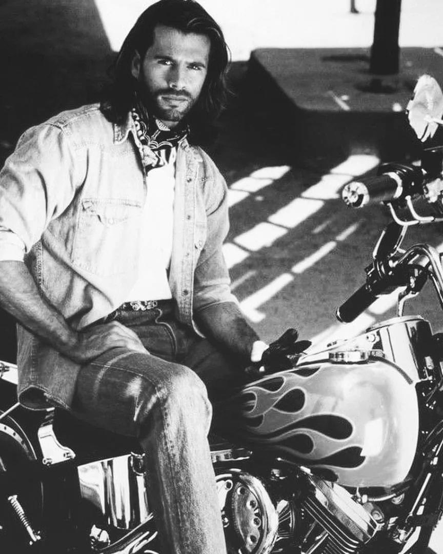 lorenzolamas's tweet photo. 30 years ago today Renegade hit the airwaves. September 19 1992. The show ran 5 seasons. Created and produced by Stephen J Cannell https://t.co/JBbAizdcET