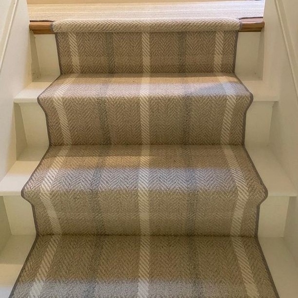 stantondesignco's tweet photo. INCREDIBLE install of Tattersall! 😍😍

View All Colors: https://t.co/fQQHfoNgVo 

#stantoncarpet #plaidrugs #plaidrunner #customstairs #staircase #staircasedesign #stairsofinstagram #stairrunner #stairrunnercarpet #carpet #stairinspo #stairinspiration https://t.co/wvWASgS8WA