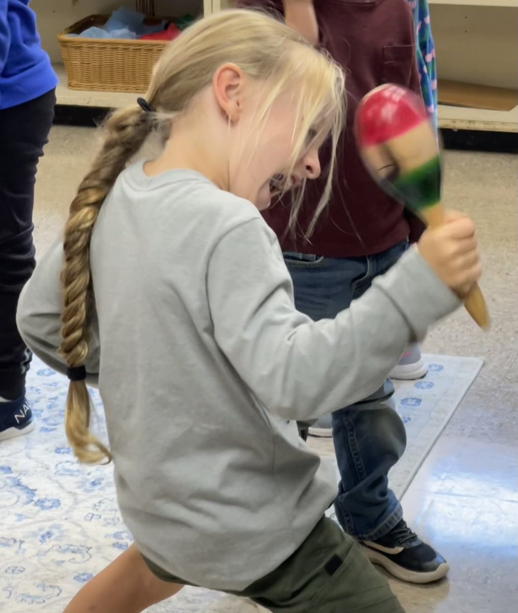 Region6Music's tweet image. K students at JMS explore musical instruments. We love using shakers! Maracas, fruit and veggies shakers, and shaky eggs! @pamphelans