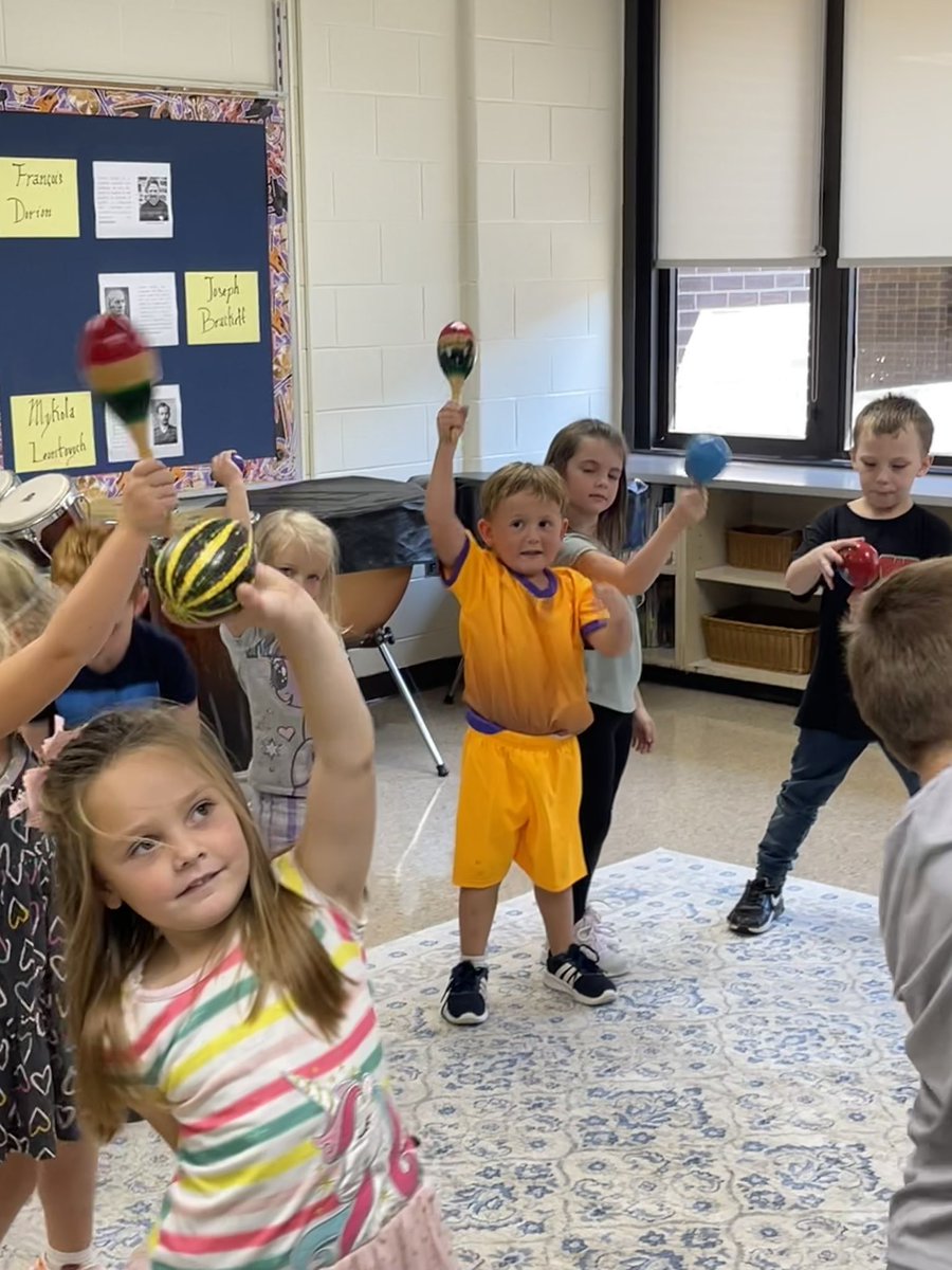 Region6Music's tweet image. K students at JMS explore musical instruments. We love using shakers! Maracas, fruit and veggies shakers, and shaky eggs! @pamphelans