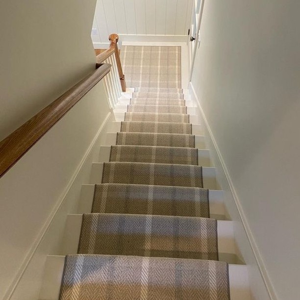 stantondesignco's tweet photo. INCREDIBLE install of Tattersall! 😍😍

View All Colors: https://t.co/fQQHfoNgVo 

#stantoncarpet #plaidrugs #plaidrunner #customstairs #staircase #staircasedesign #stairsofinstagram #stairrunner #stairrunnercarpet #carpet #stairinspo #stairinspiration https://t.co/wvWASgS8WA
