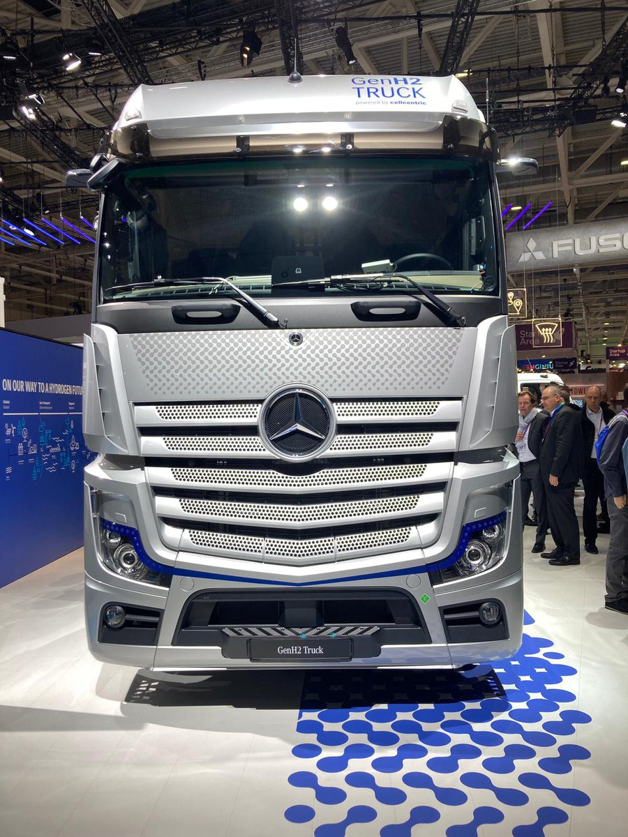 H2_MOBILITY_DE's tweet photo. IAA Transportation: 
Starker Andrang beim Mercedes-Benz Gen H2 Truck in Halle 20.

#FortschrittTanken #FuellingProgress #Wasserstoff #Hydrogen #H2MOBILITY #MultitalentWasserstoff #onlytwosolutions #Wasserstoffsofa #WDW https://t.co/1gom4wjpm1