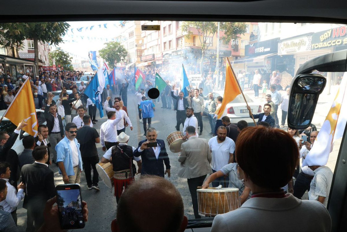 Genel Başkanımız Sayın <a href="/meral_aksener/">Meral Akşener</a>, Pursaklar programı kapsamında esnafımızla bir araya geldi.

Milletimiz, sorunları İYİ'lerin çözceğini biliyor.

Endişeye gerek yok, huzurlu günler için geliyoruz.

#AzKaldı