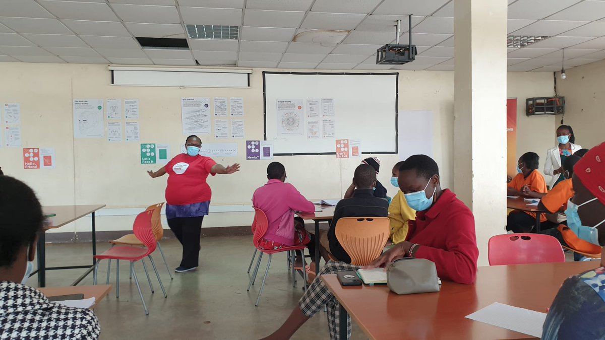 MaryKin49115259's tweet photo. Mary the trailblazer training the youth on how to be in charge of their own digital futures,  critical thinking, being responsible and security measures. 
@flesymz @#WhatTheFutureWants @KnlsKibera https://t.co/yCvALSrYfP