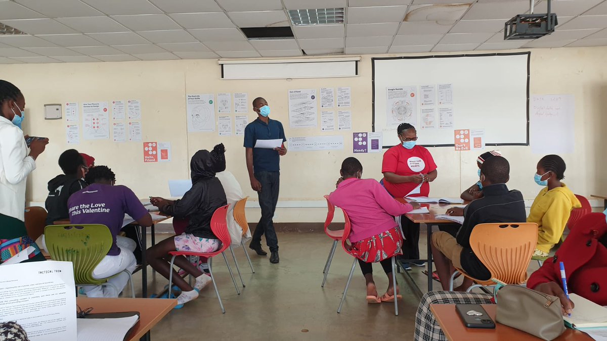 MaryKin49115259's tweet photo. Mary the trailblazer training the youth on how to be in charge of their own digital futures,  critical thinking, being responsible and security measures. 
@flesymz @#WhatTheFutureWants @KnlsKibera https://t.co/yCvALSrYfP