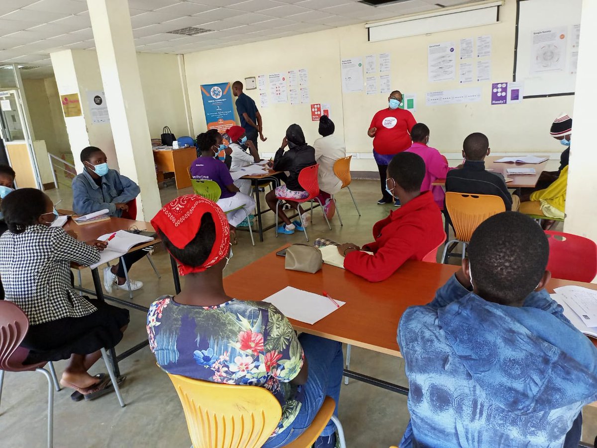 MaryKin49115259's tweet photo. Mary the trailblazer training the youth on how to be in charge of their own digital futures,  critical thinking, being responsible and security measures. 
@flesymz @#WhatTheFutureWants @KnlsKibera https://t.co/yCvALSrYfP