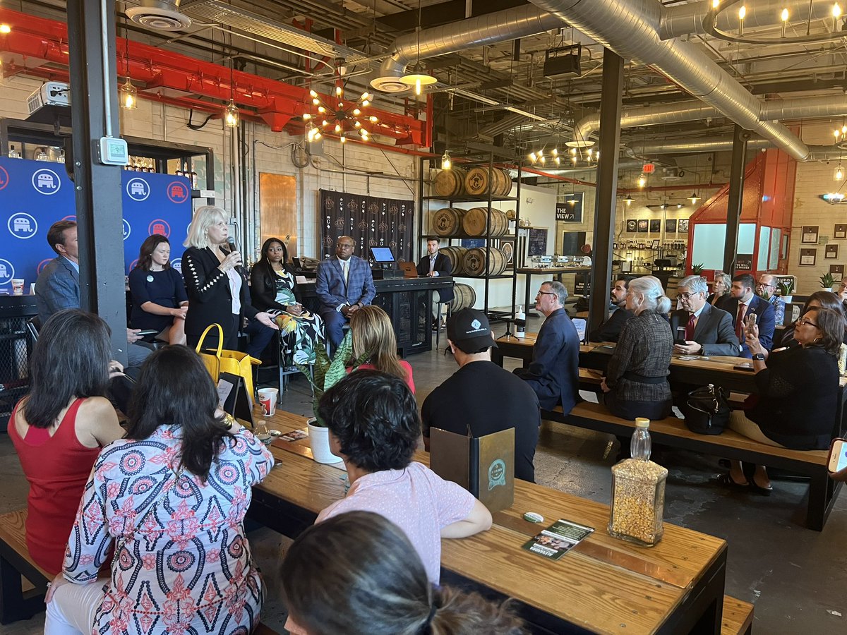 macamrtz's tweet photo. 🚨 Harris County 🚨

Small business roundtable w/ local and congressional Republican nominees talking about how Bidenflation has decimated our small businesses.

#LeadRight https://t.co/IOHIismP6B