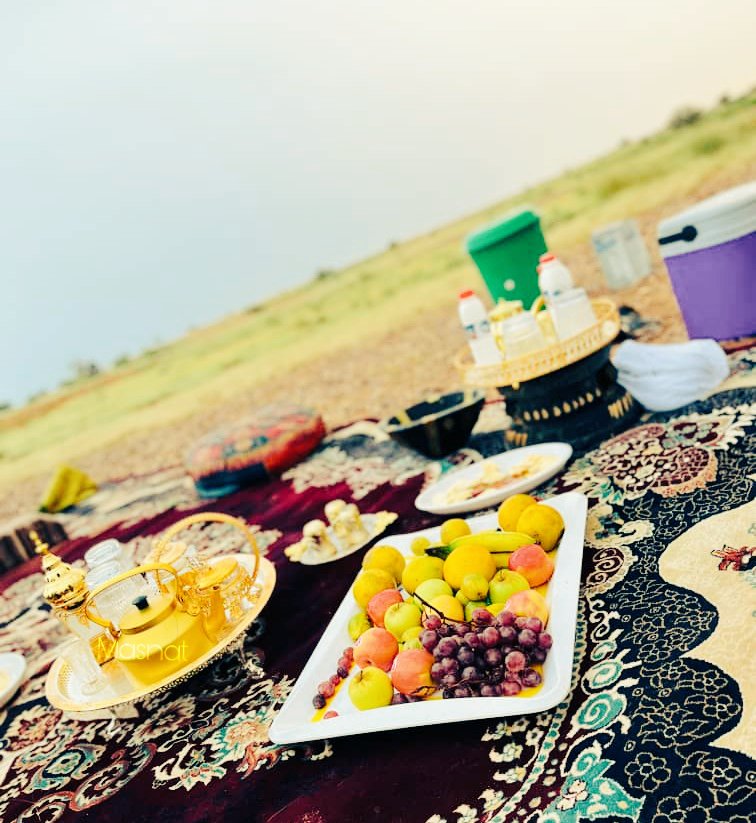 Obianou's tweet photo. Weekend en plein Nature sur la Dune ( porte du Désert ) accompagné de plusieurs activités culturel et touristique ( Découverte , arts culinaire : Taksir, Thé , Fromage, lait du Chamelle, traditionnelle, togoulla etc...)3/5 https://t.co/xKqAZVOfhr