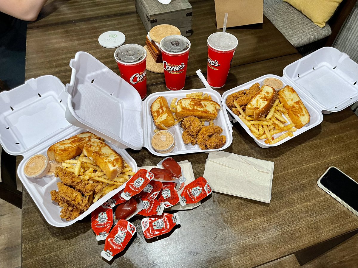 1128_wu's tweet photo. @raisingcanes https://t.co/2GVgWHGsYP