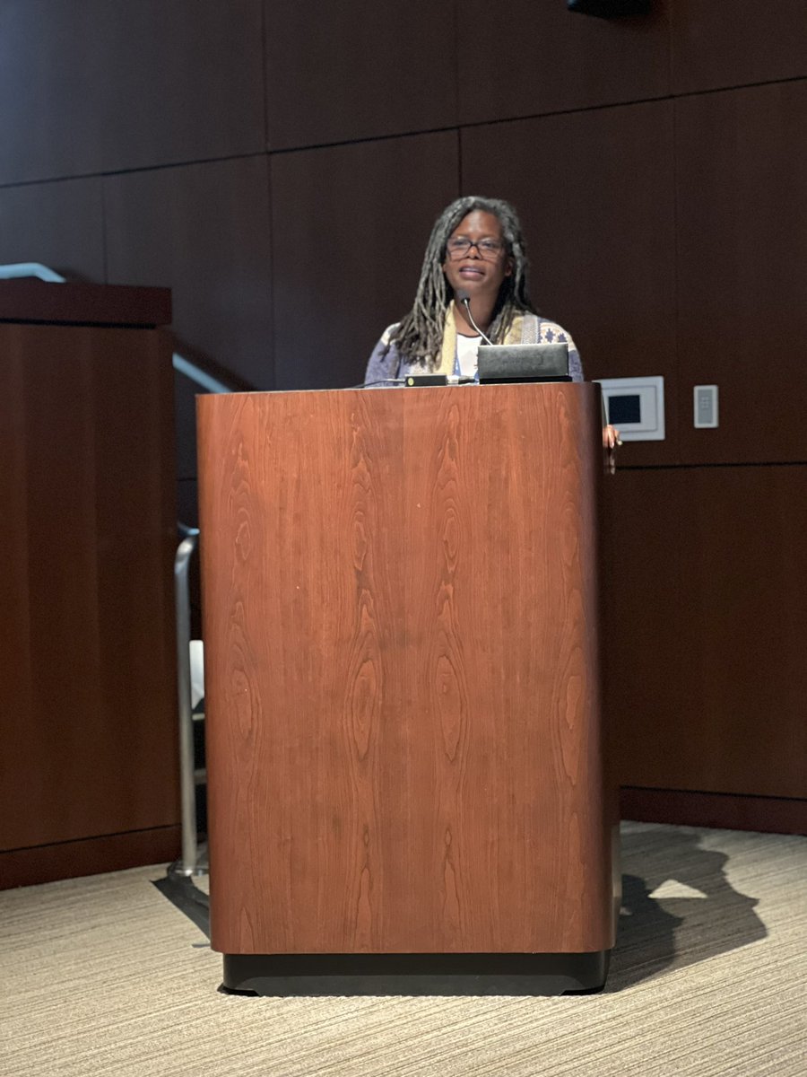 Up next at the 2022 SCGDB meeting, <a href="/lamsciworld/">Loydie</a> is giving the Marylou Buyse Award presentation! #SCGDB2022