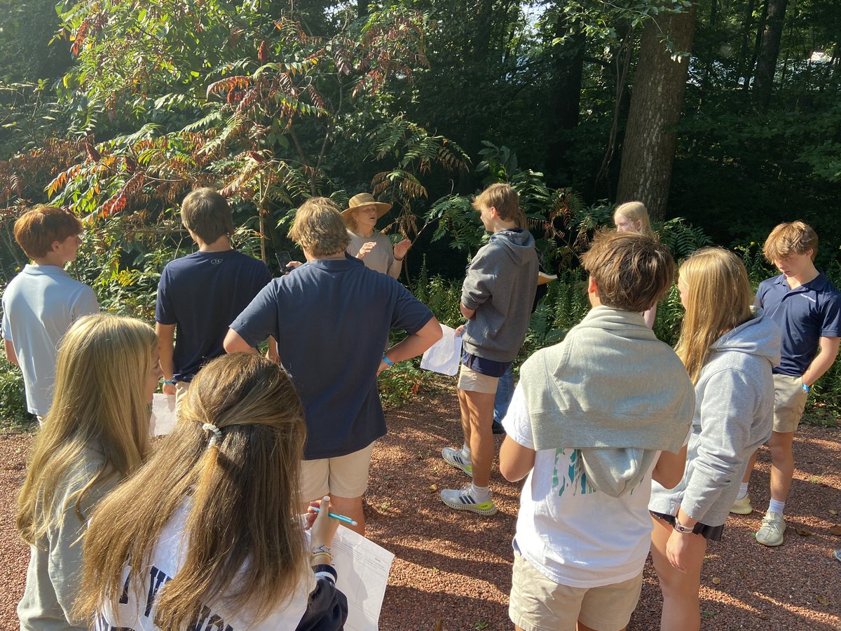 our_ms_brooks's tweet photo. HMW best acknowledge the original Indigenous stewards of the land we learn on everyday? To kick off their research and design process, academic writing students explore native flora &amp; historical artifacts at @ATLHistCenter. #ExperientialLearning #LandAcknowledgment @TheMVSchool https://t.co/8X0cMZYquc