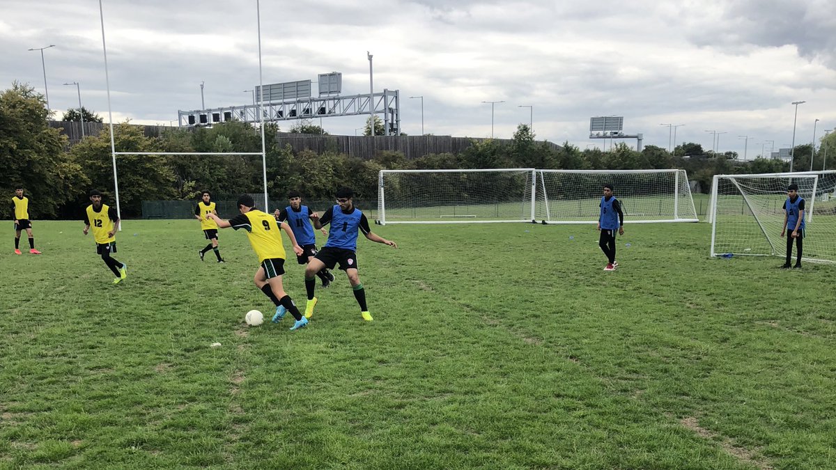 ChallneyPEDept's tweet photo. A great turn out for the first Inter-house of the year ⚽️ Good work Year 10’s !! #TryTrainSustain https://t.co/AUgwKOeiBC