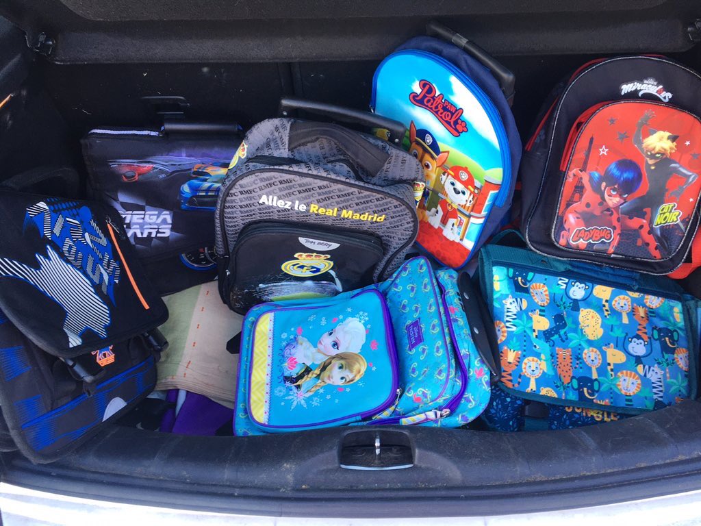 sylvie_bert's tweet photo. Ce soir, #maraude auprès des #familles pour aussi offrir des #cartables et #fournituresscolaires aux #enfants
#Toulouse #Solidarité #Fraternité #Joie partagée et #sourires reçus 💚😊☀️🙏🏼 #Ensemble https://t.co/3beXwSZP45