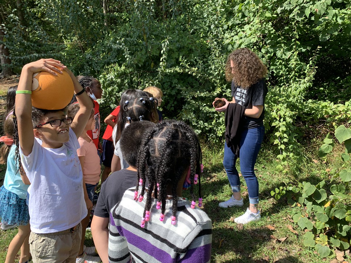Jordan_MTES's tweet photo. Teachable moment at recess with @sanders_rm410 https://t.co/SGX2WROpOG