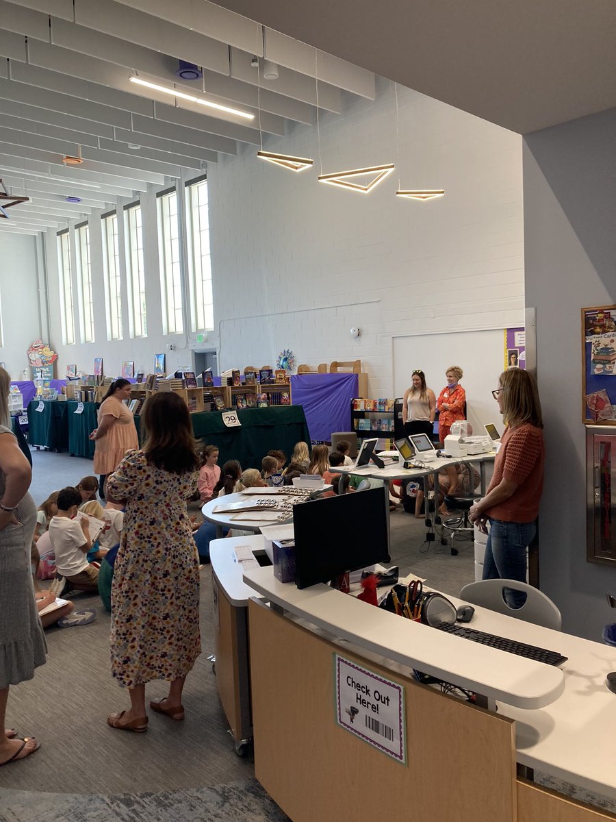 APSCARDPR's tweet image. Many book wishlists are being created @APSCardinalElem Book Fair. Thanks parent volunteers #APSvolunteersareback #APSGetInvolved