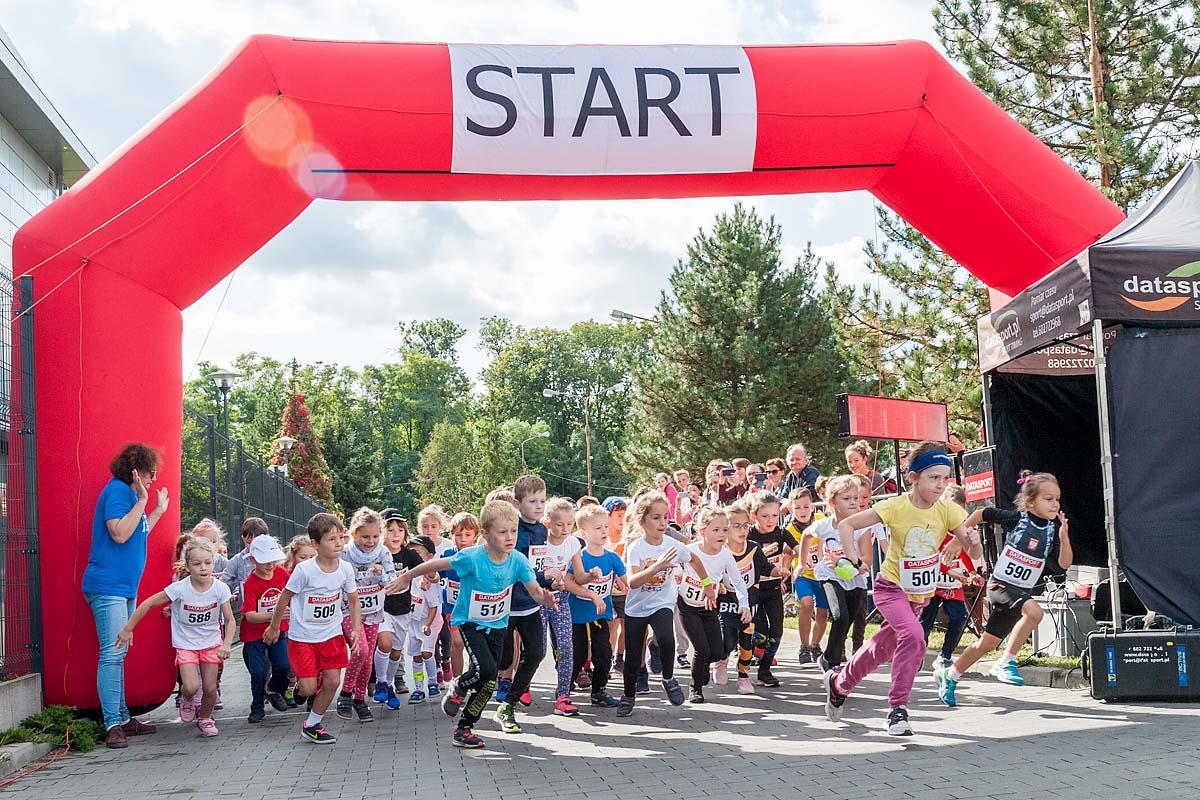 ⌛Już tylko do 22.09.2022 można zapisać dziecko na BUM Kids – nieodłączna część #BUMWRO - Biegu Uniwersytetu Medycznego, który wystartuje 1 października👧👦 🎯Zapisy: online.datasport.pl/zapisy/portal/… 🔎Więcej: bit.ly/3DJpOef ‼️Patronat: Kolegium Rektorów Uczelni Wrocławia i Opola