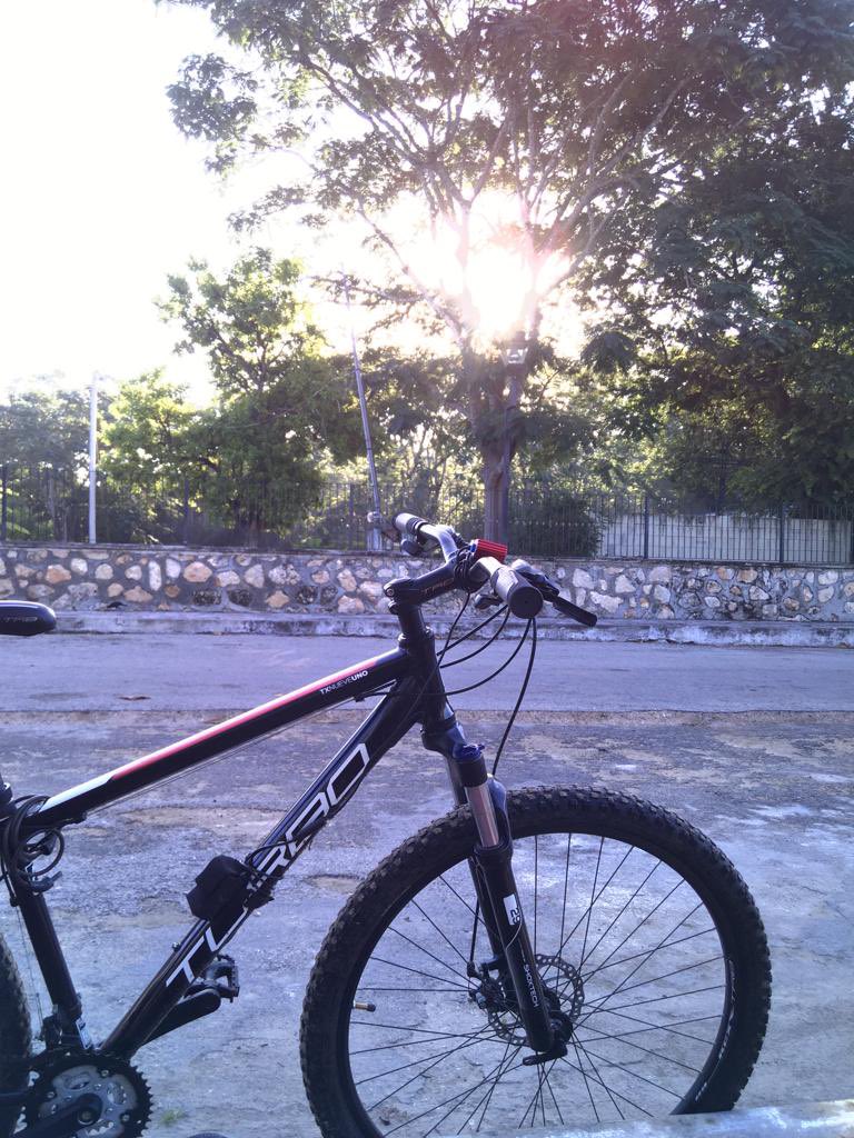 patodege's tweet photo. En la madrugada del domingo 18 de septiembre al rededor de las 3 am, me robaron mi camioneta saveiro color negro año 2020  placas YS -1163-B junto con mi bicicleta marca turbo color negra rodada 29. 
En el boulevard turístico de yucalpeten, PROGRESO. @JULIANZACARIASC 
@MauVila BB https://t.co/8i5hjTWG5E