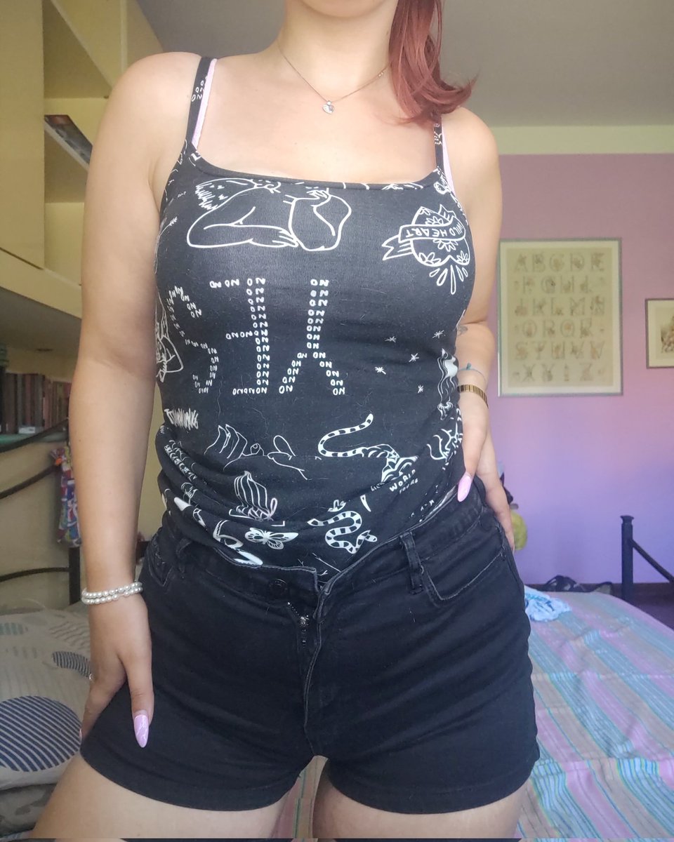 emma_singer22's tweet photo. Domani c'è una bella sorpresa sul mio https://t.co/8R6Onjlc4r 
Intanto iscriviti per non perderla 🔥

#onlyfans #italiangirl #italy #model #curvy #natural #hairy #bigtits #ass https://t.co/cTXwsHqJbt