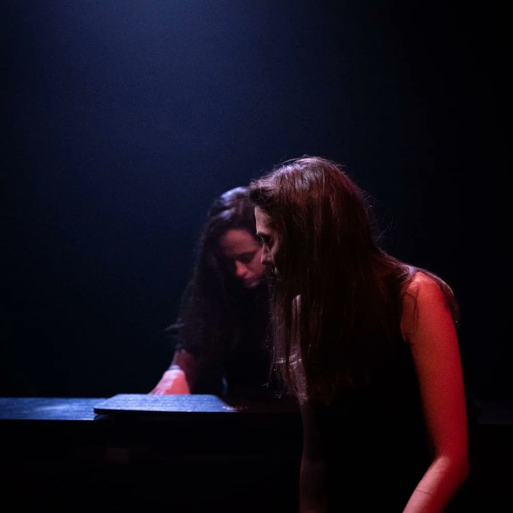 LolaFestival's tweet photo. 📢👉🏻25 setembre 20h | Sala Petita @Teatre_LaPassio #Esparreguera
 "Ariadna i el minotaure", d’Ariadna Chillida, direcció d’Anna Estrada.
Amb Ariadna Chillida, Júlia Genís i Joana Vilà

La vida d’Ariadna canvia radicalment després d’una nit. Una nit i prou. https://t.co/nnppmnM1m5