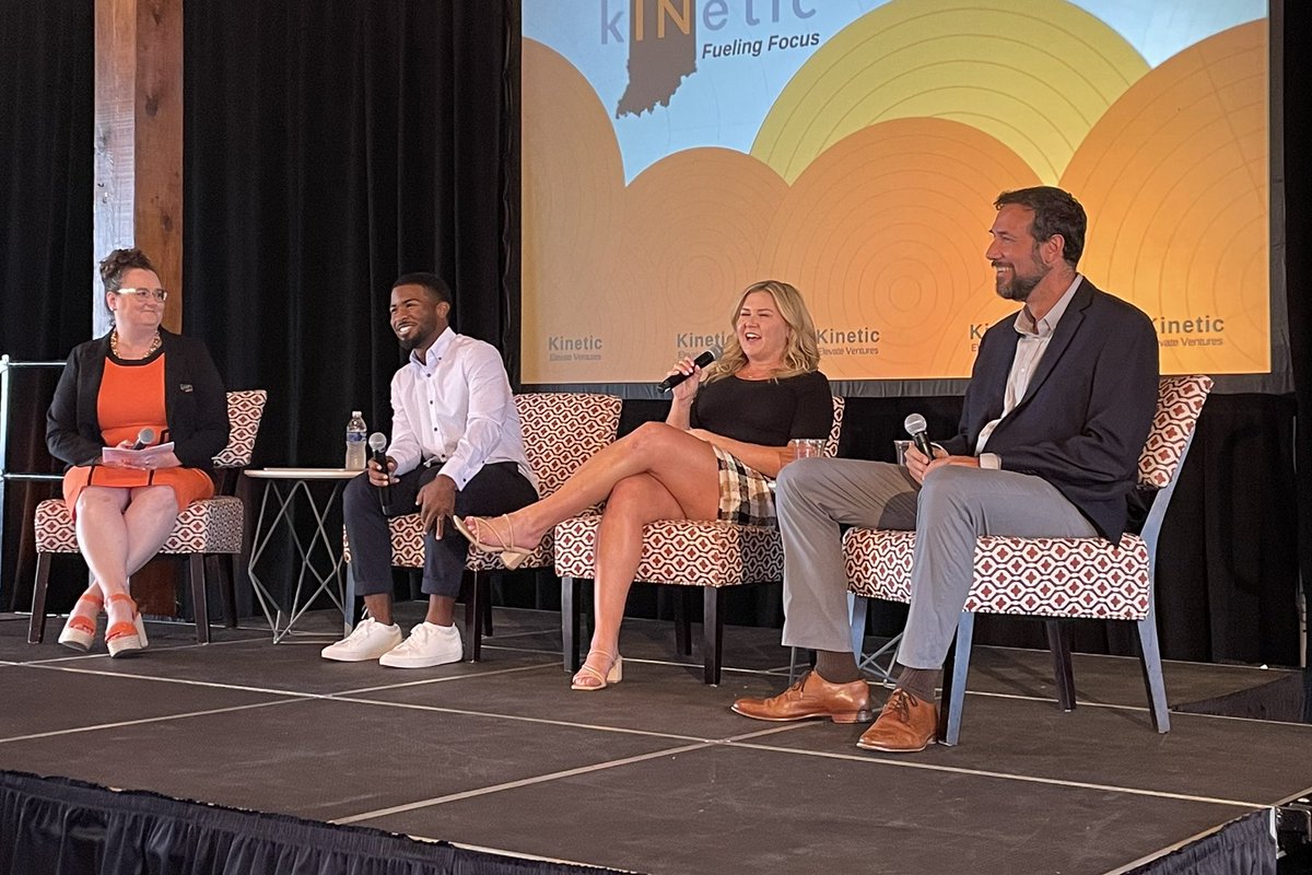 ElevateIN's tweet image. #KineticIN: Fantastic session as @devynmikell (@qualifi_hr), @AmandaNaulty (@highalphainno) &amp;amp; @KevinJBailey (DreamFuel) talk Hiring, Company Culture and Competing for Top Talent!