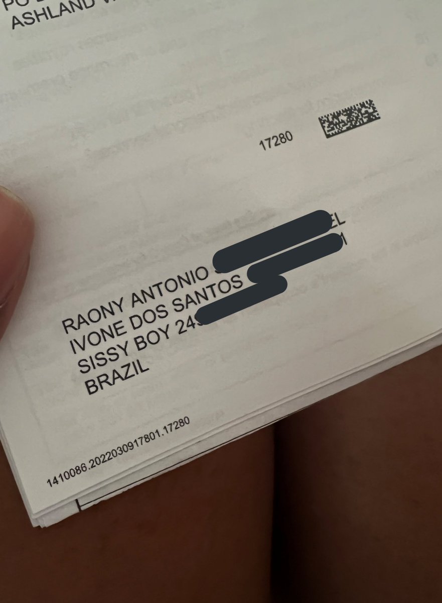 Gente, eu moro em Maricá, RJ. Recebi uma correspondência do exterior e veio escrito “Sissy Boy” no meu endereço. Eu demorei pra entender mas eles traduziram Maricá como “Marica” e ficou Sissy Boy kkkkk