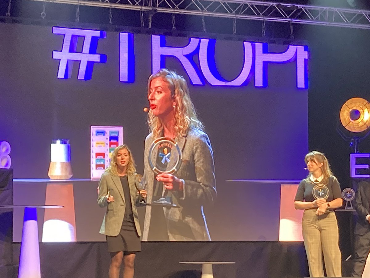 Devup_'s tweet photo. A l’issue du concours de pitchs pour le Trophée Start-Up, c’est la jeune pousse Maison M et son rouge à lèvres aux 3 teintes personnalisées qui reçoit le prix par les partenaires Crédit agricole Val de France et la @CCI28.
#centrevaldeloire #trophees28 #MaisonM #cosmétique https://t.co/7khPmuayga