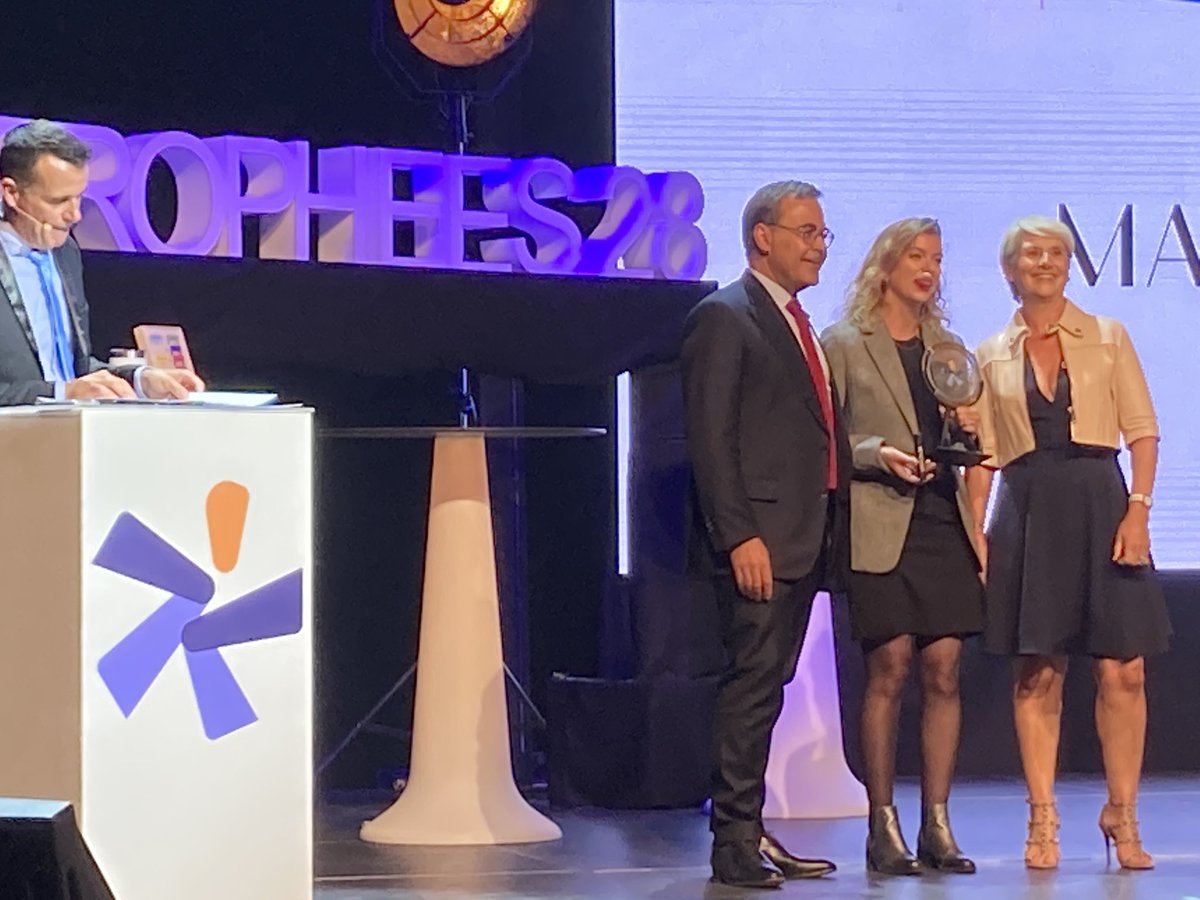 Devup_'s tweet photo. A l’issue du concours de pitchs pour le Trophée Start-Up, c’est la jeune pousse Maison M et son rouge à lèvres aux 3 teintes personnalisées qui reçoit le prix par les partenaires Crédit agricole Val de France et la @CCI28.
#centrevaldeloire #trophees28 #MaisonM #cosmétique https://t.co/7khPmuayga