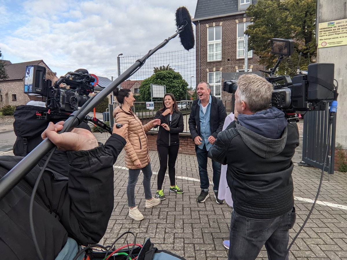 ingebliktbe's tweet photo. Dat het gisteren leuk was op de set. 😀 #kraanwater #kraanwaterschool https://t.co/0gl0qtVSwu