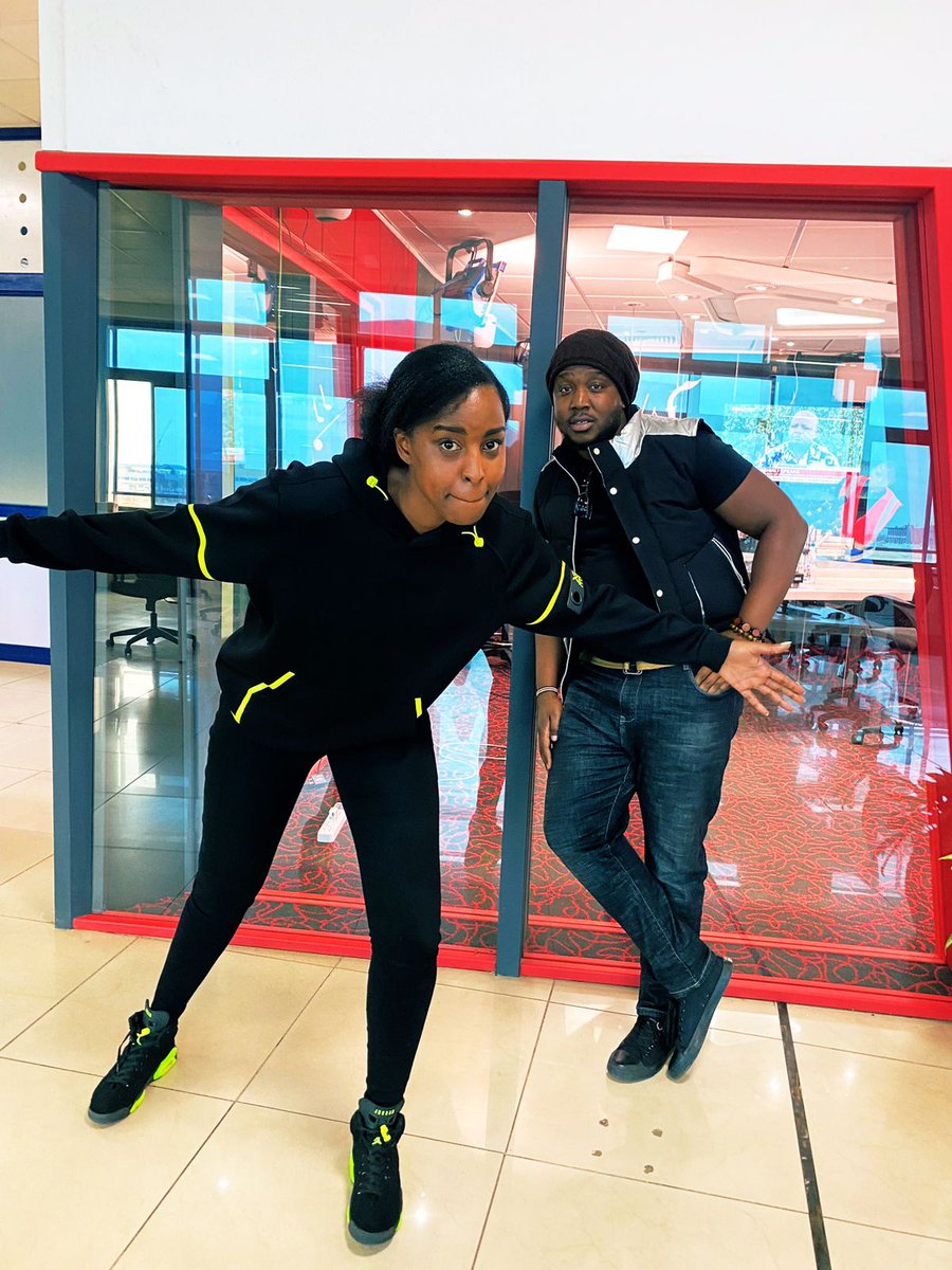 VybezRadioKE's tweet photo. Good morning Mvps ☀️. 
Today we celebrate the ladies coz it's a gyaldem Wednesday 🤩🤩
What's your request?
@ItsKwambox @KevMatara @SoundsOfRiley
#KwamboxandKev https://t.co/z1ucd0ZDH6