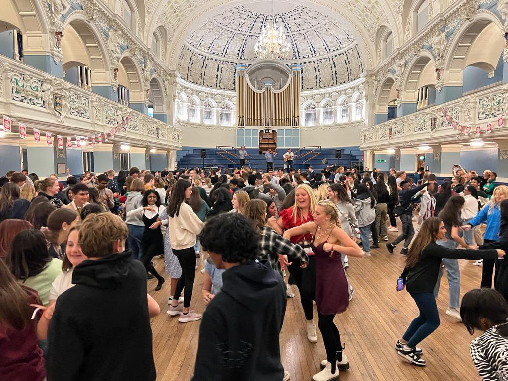 r0undsquare's tweet image. It’s time to join the ceilidh 💃🏻