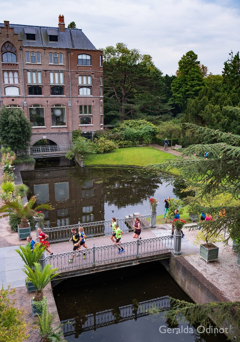 Voorinschrijven voor de 100 Bruggenloop kan nog tot en met morgenavond op 100bruggenloop.nl . Al 1600 mensen gingen je voor. Op Sleutelstad FM mocht ik met medeorganisator Frank van Leeuwen van <a href="/prokwadraat/">ProKwadraat</a> een interview geven. sleutelstad.nl/programma/spor…