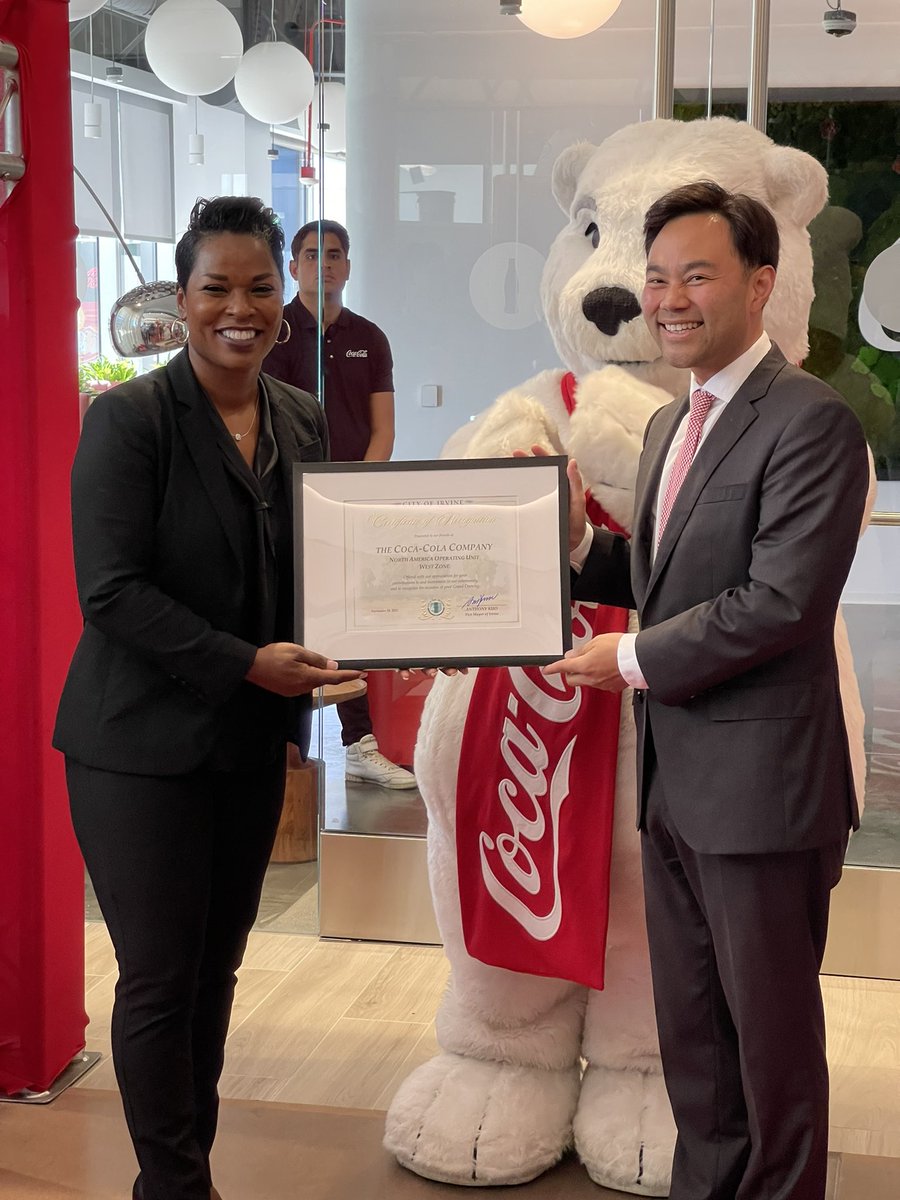 JaredHill96's tweet photo. Welcome to Irvine, @CocaCola 🥤🍊! https://t.co/961yIHvI41
