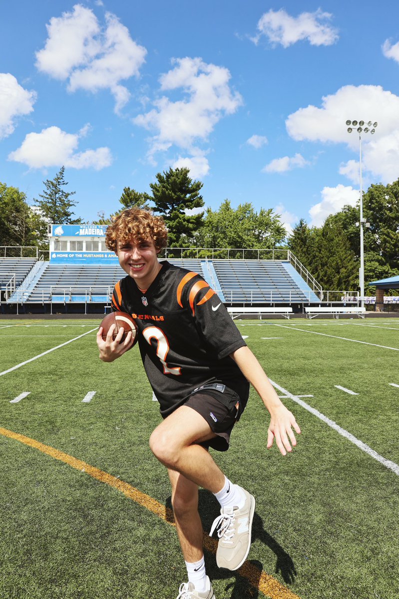 touchdownkids7's tweet photo. Hey! I’m Drew Davis and I’m thrilled to be a part of touchdown kids this semester! I play basketball and am a member of hope squad, key club, Spanish club, Younglife and art club. Stayed tuned for giveaways and more updates on our socials! https://t.co/apzx3Lxi4a