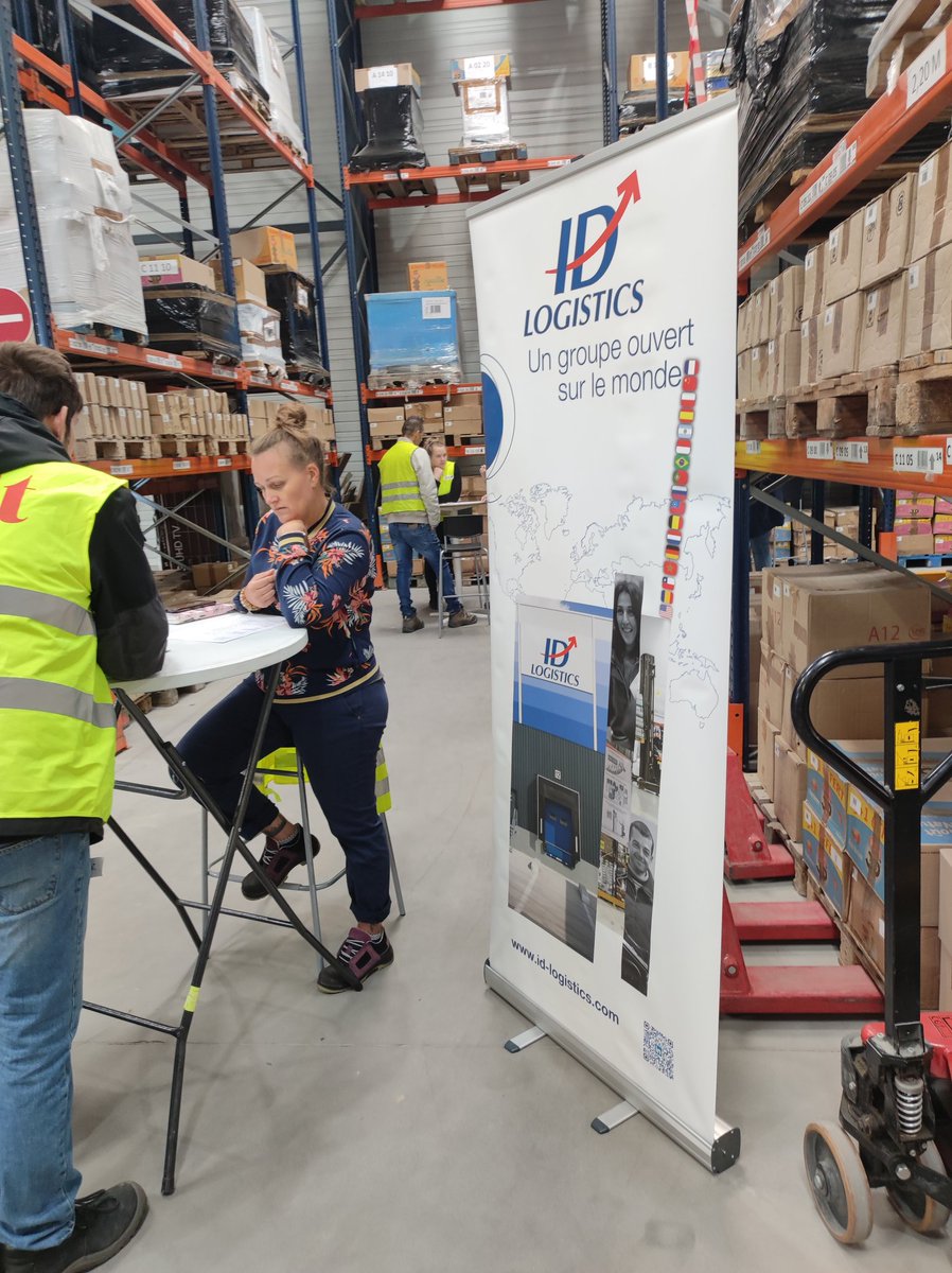 #Recrutement #logistique #Douaisis
Ce matin nous étions #TousMobilisés lors du Log&amp;Go organisé par la Team Logistique de #Pôleemploi en collaboration avec #Préventhys.
Une rencontre candidats/recruteurs hors du commun qui casse les codes du recrutement.
<a href="/MoriauxCath/">Catherine Moriaux</a> <a href="/ElsaMiquel/">Miquel Elsa</a>