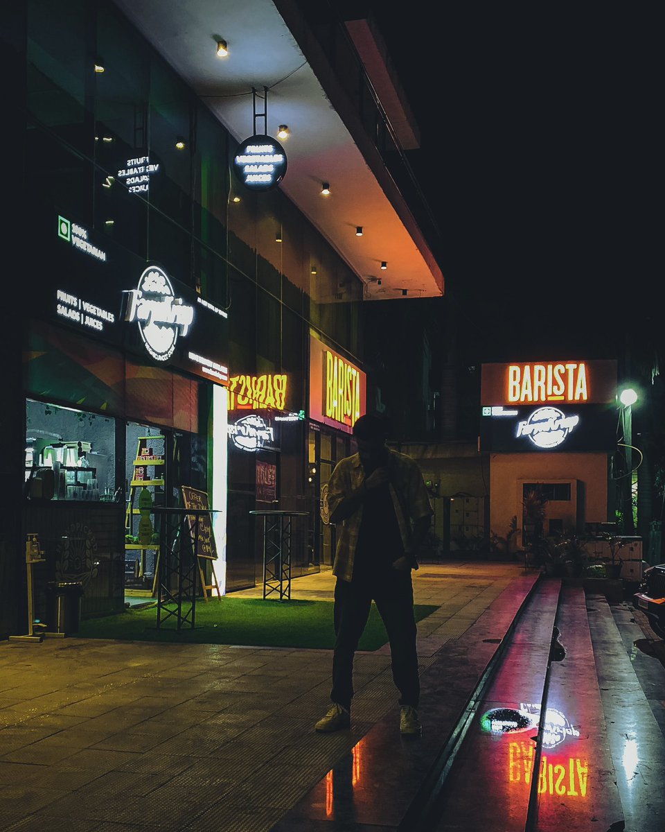 intaoxy's tweet photo. "wo ek din ek ajnabi ko,
meri kahaani suna raha tha." - Gulzar 🌻

#kahani #gulzar #shayari #poetry 
#contrast #highlights #light #lightroom 
#live #love #laugh #loud #gratitude 

#IG #Intoxy https://t.co/LSNASoOIX8