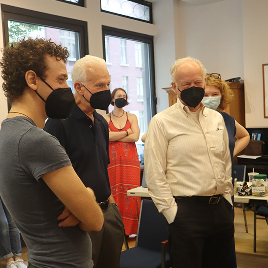 IrishRep's tweet photo. Ephraim &amp; Reed Birney are here as #ChesterBailey starts rehearsals! We are delighted to have Ron Lagomarsino, Brian MacDevitt, &amp; Tom Viertel with us for 1st rehearsal &amp; welcome Toni-Leslie James, Brendan Aanes, &amp; Joseph Dougherty online.
Previews 10/12: https://t.co/PjkVZ3LTZ1 https://t.co/xT3dgCeTZJ