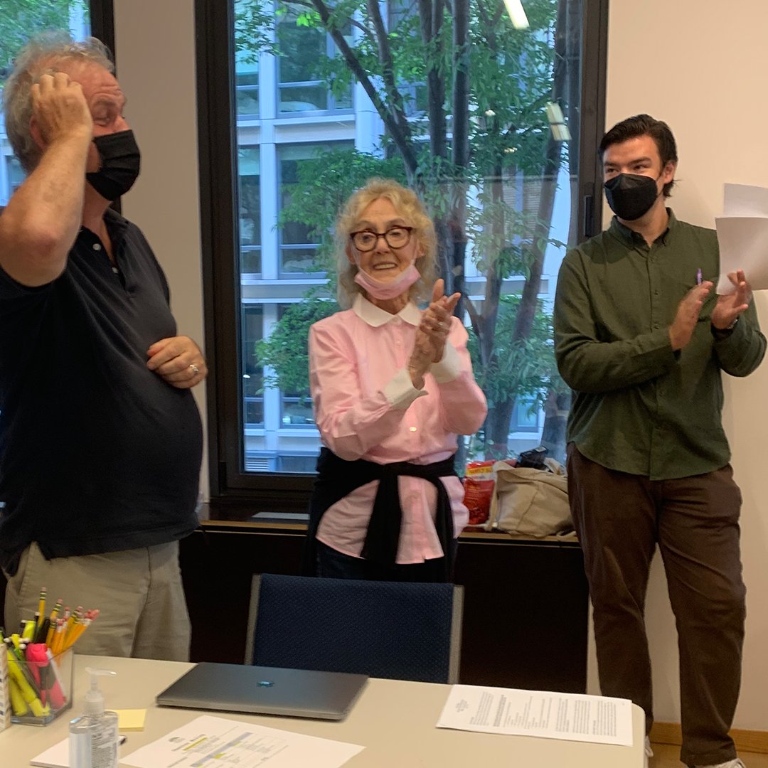 IrishRep's tweet photo. Ephraim &amp; Reed Birney are here as #ChesterBailey starts rehearsals! We are delighted to have Ron Lagomarsino, Brian MacDevitt, &amp; Tom Viertel with us for 1st rehearsal &amp; welcome Toni-Leslie James, Brendan Aanes, &amp; Joseph Dougherty online.
Previews 10/12: https://t.co/PjkVZ3LTZ1 https://t.co/xT3dgCeTZJ