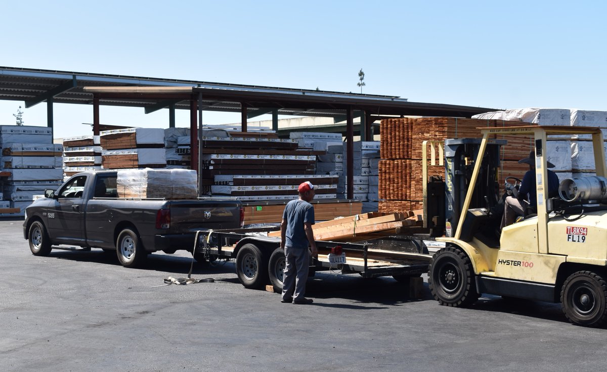 Always here to help our contractors load up 👍💪